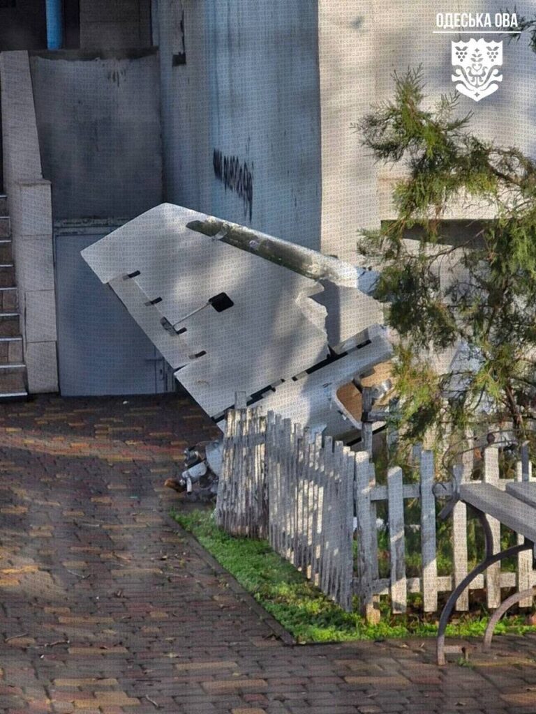 Під час повітряної тривоги на Одещині лунають вибухи: є влучання та пошкодження