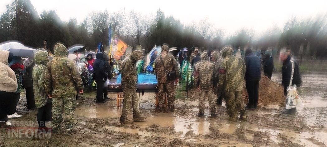 У Болграді з військовими почестями поховали Антона Котляренка — сина громади та відданого Захисника