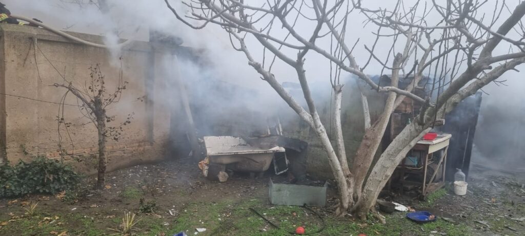 В Ізмаїлі рятувальники загасили пожежу в господарчій будівлі