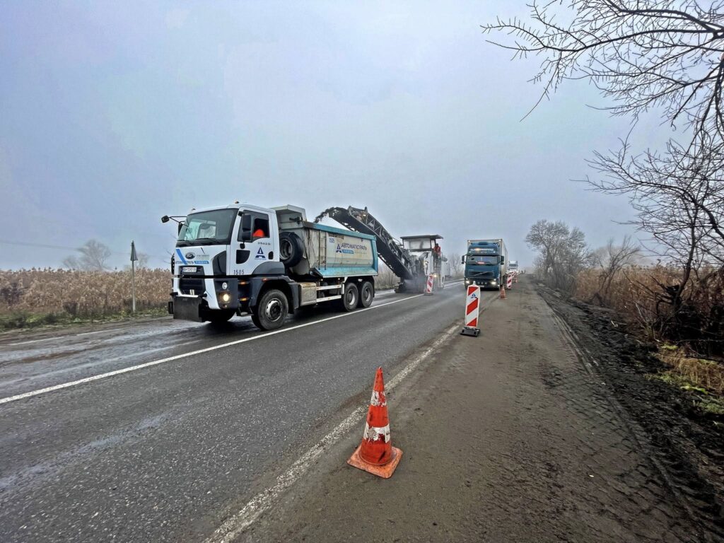 На трасі Одеса-Рені триває ремонт дороги поруч із КПП «Паланка-Маяки-Удобне»