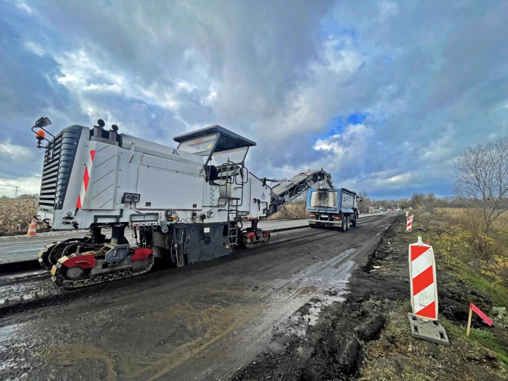 На трасі Одеса-Рені триває ремонт дороги поруч із КПП «Паланка-Маяки-Удобне»