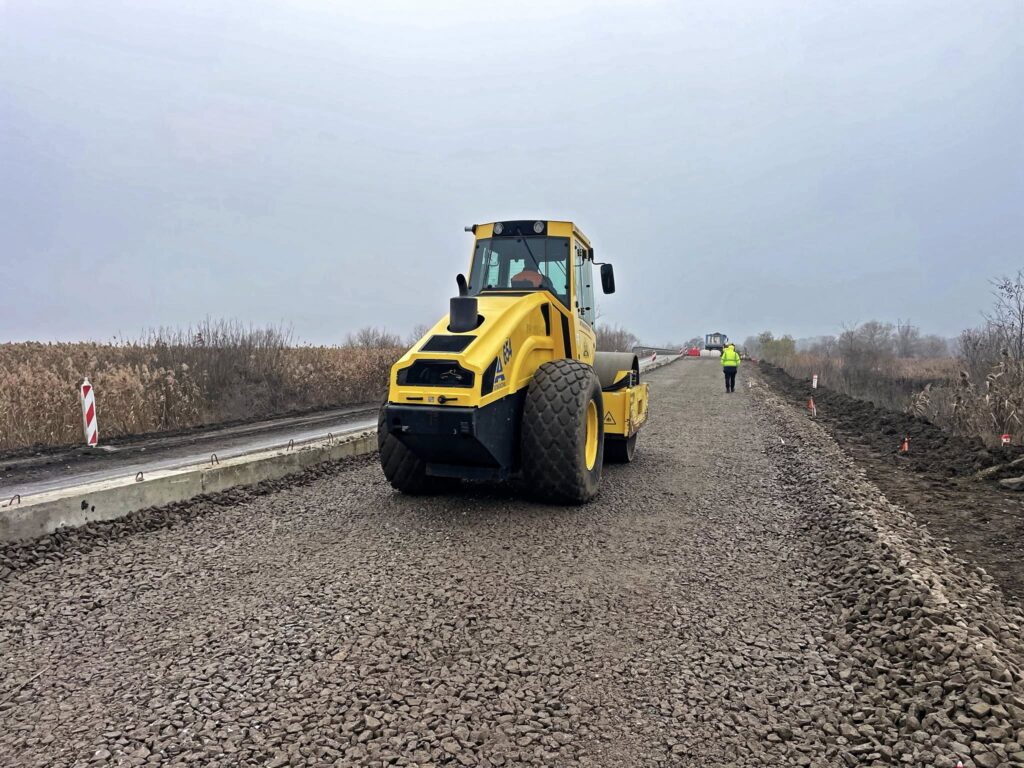 На трасі Одеса-Рені триває ремонт дороги поруч із КПП «Паланка-Маяки-Удобне»