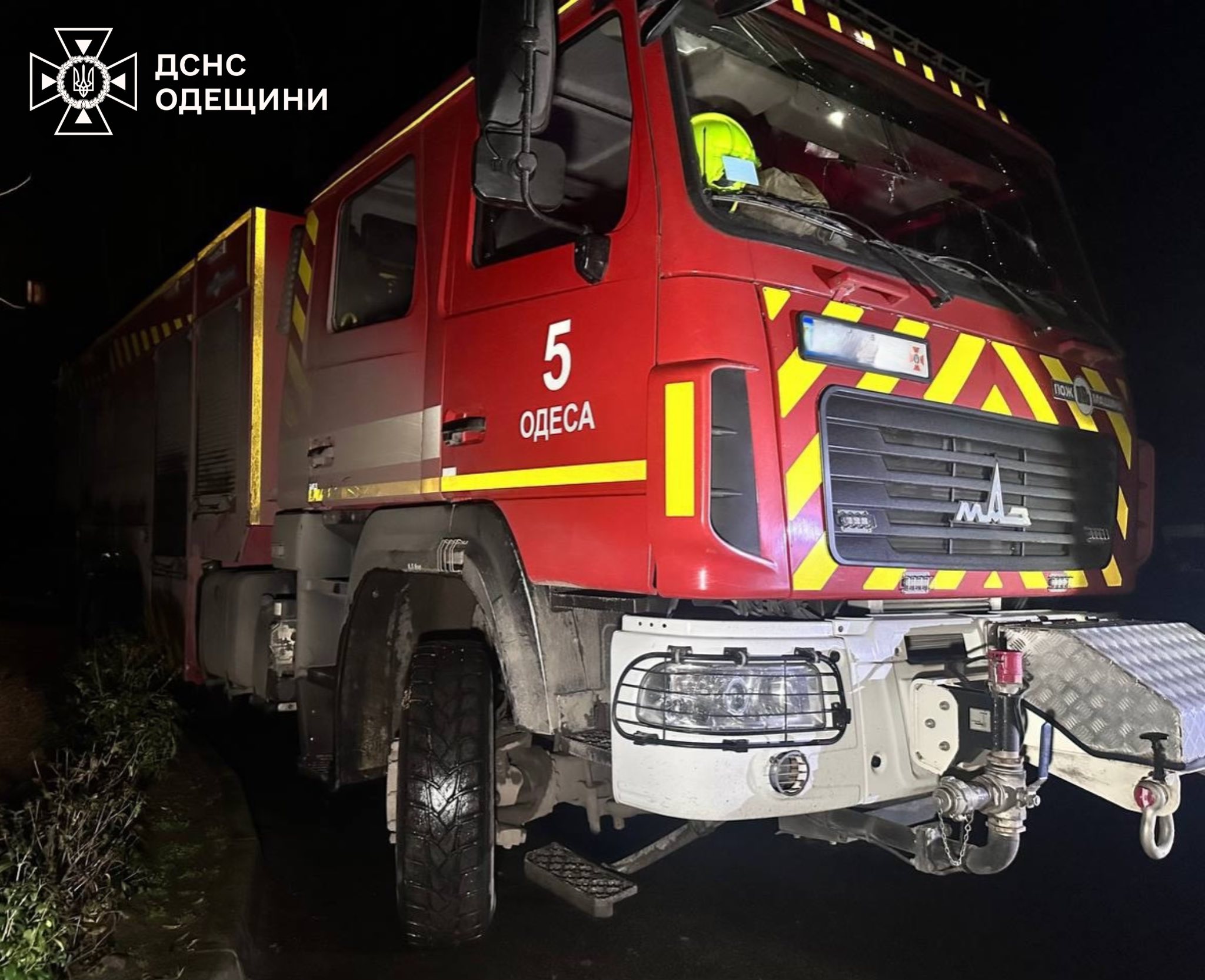 Під час ліквідації наслідків обстрілу Одеси техніка ДСНС потрапила під повторний удар