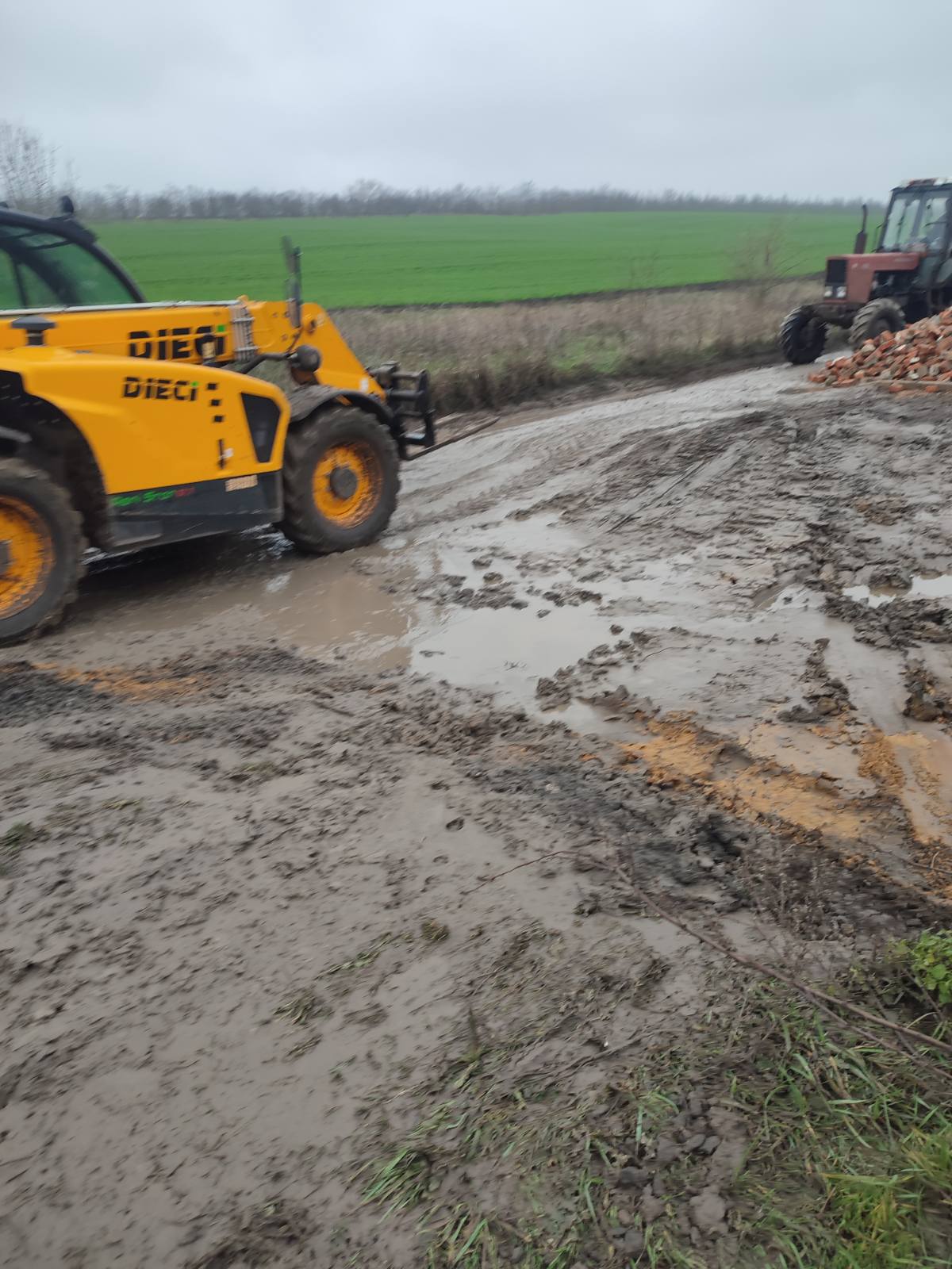 Забута владою окраїна: прикордонна громада Болградського району змушена сама боротися з бездоріжжям