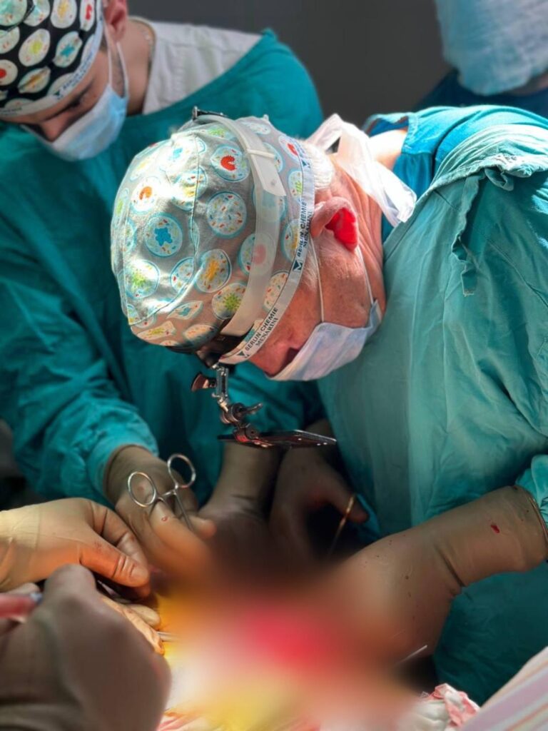 Материнська любов, що врятувала життя: жителька Одеси стала донором для свого сина