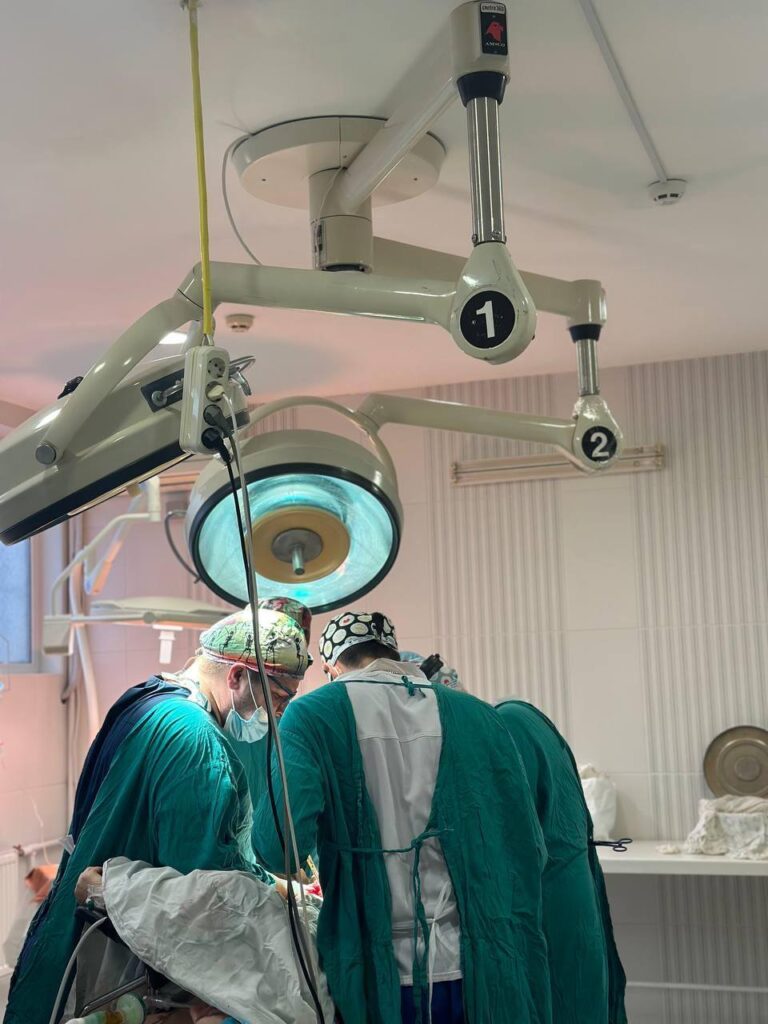 Материнська любов, що врятувала життя: жителька Одеси стала донором для свого сина