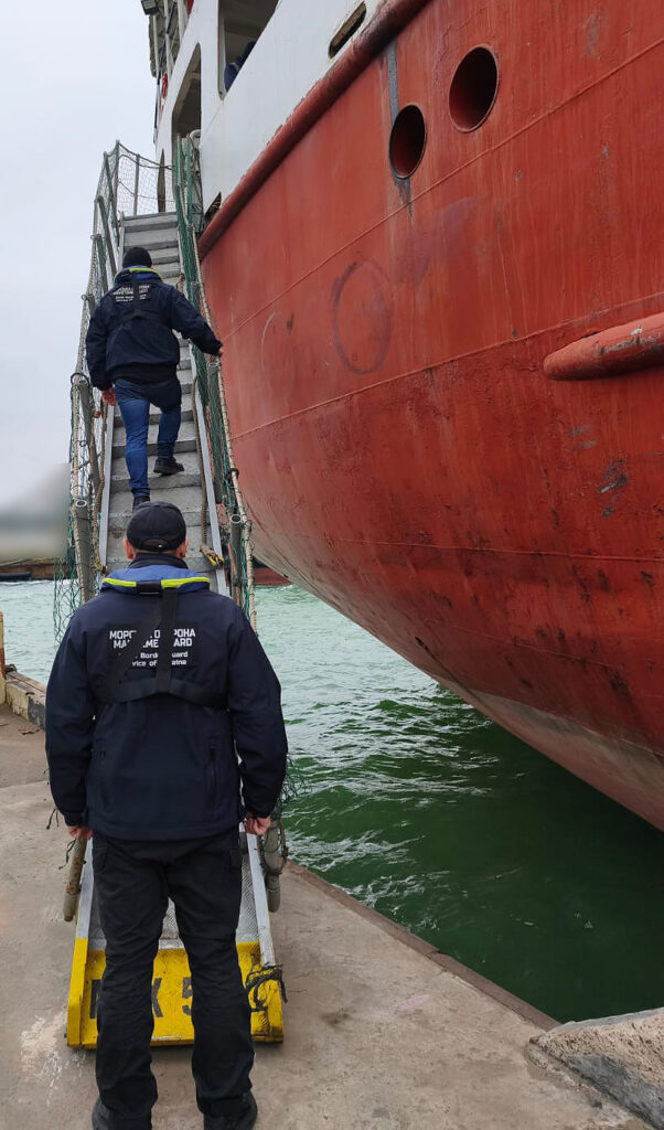 В Одеському порту арештували судно «тіньового» флоту росії, яке перевозило українське зерно з Криму