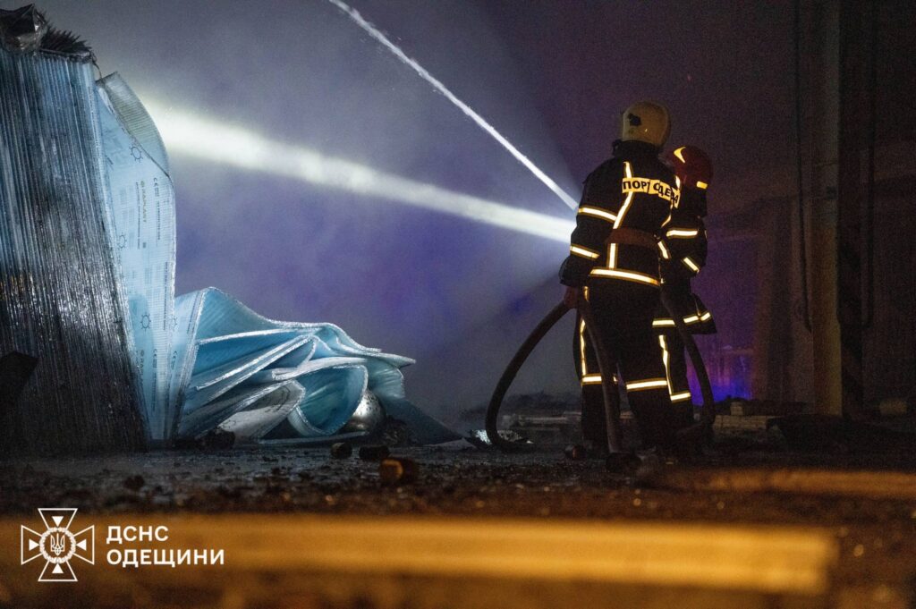 У більшій частині Одеси відсутнє тепло- та водопостачання. Фото наслідків атаки