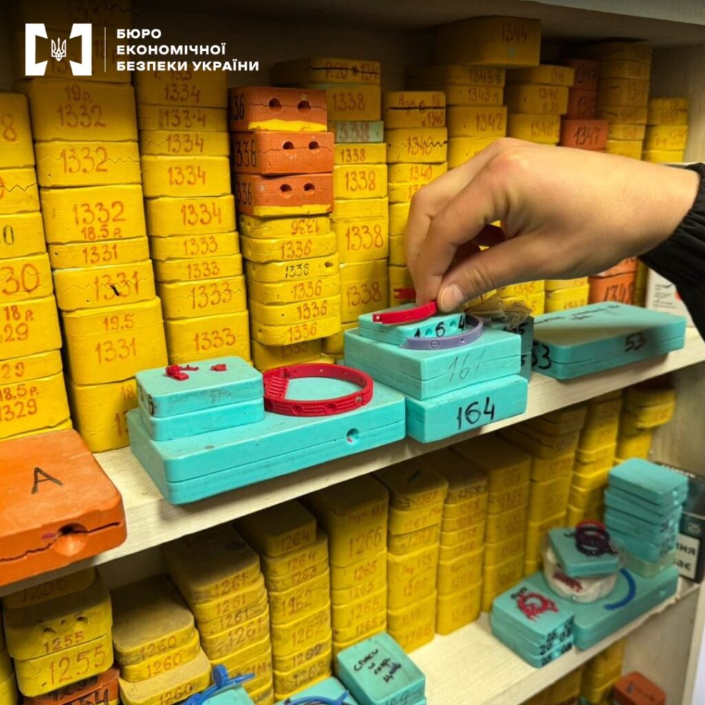 Під виглядом брендів продавали підробки: на Одещині зупинили "ювелірний" бізнес