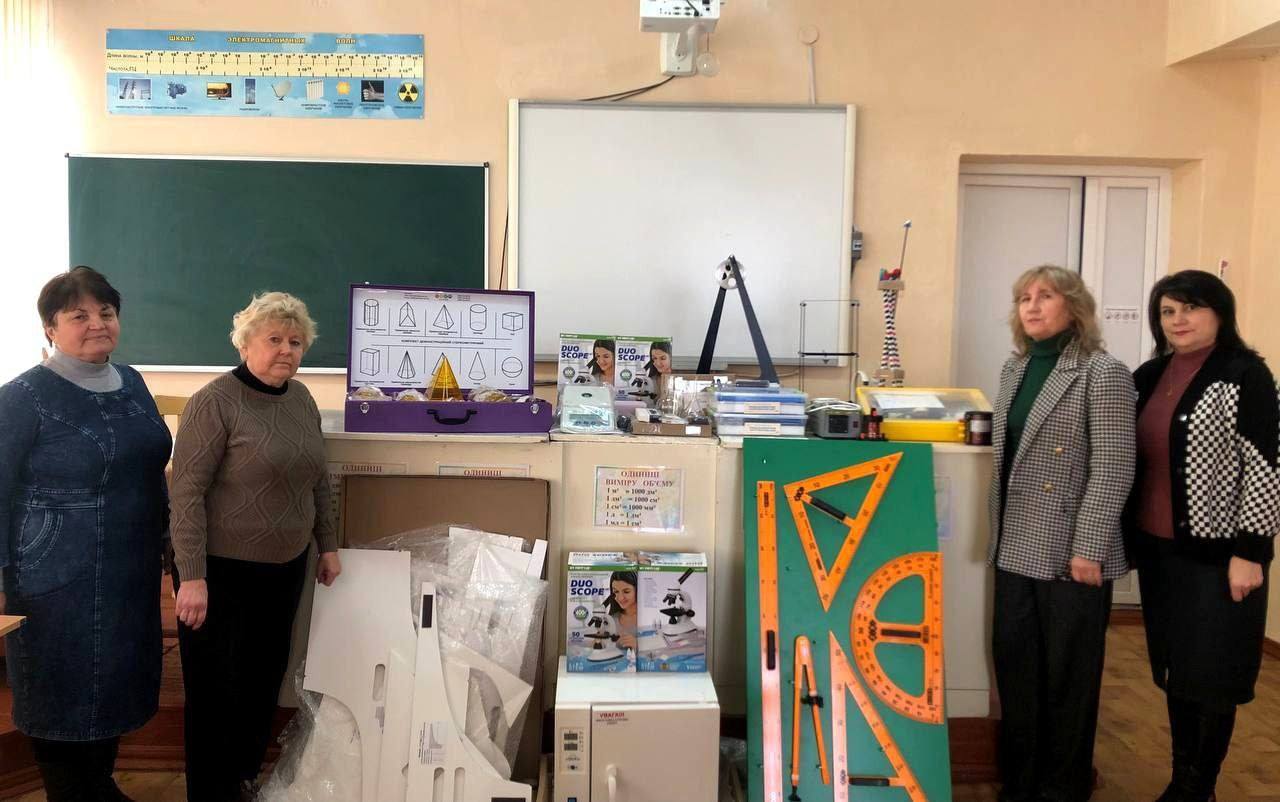 Напередодні Нового року 12 шкіл Арцизької громади отримали нове обладнання