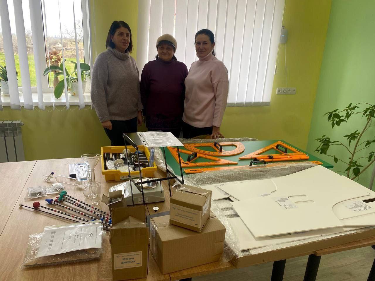 Напередодні Нового року 12 шкіл Арцизької громади отримали нове обладнання