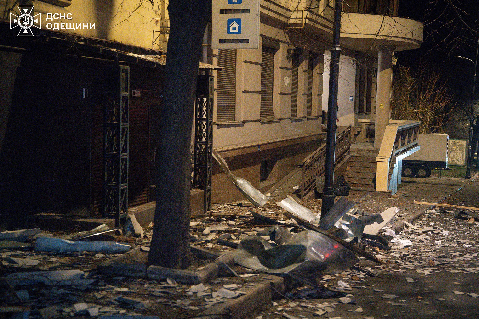 Вночі росія знову атакувала Одесу ударними безпілотниками: горів житловий будинок