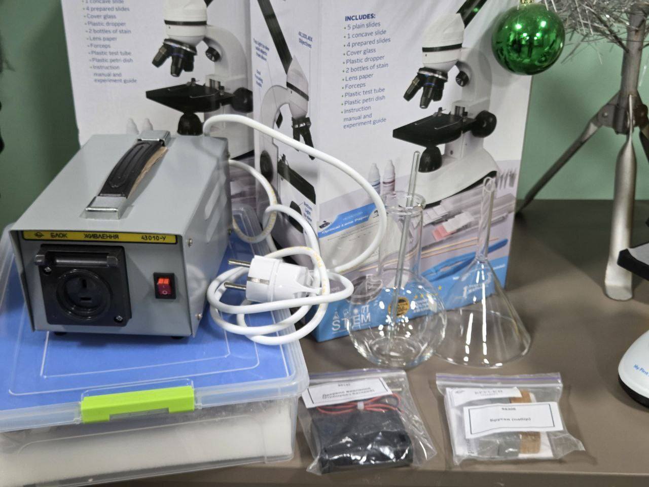 Напередодні Нового року 12 шкіл Арцизької громади отримали нове обладнання