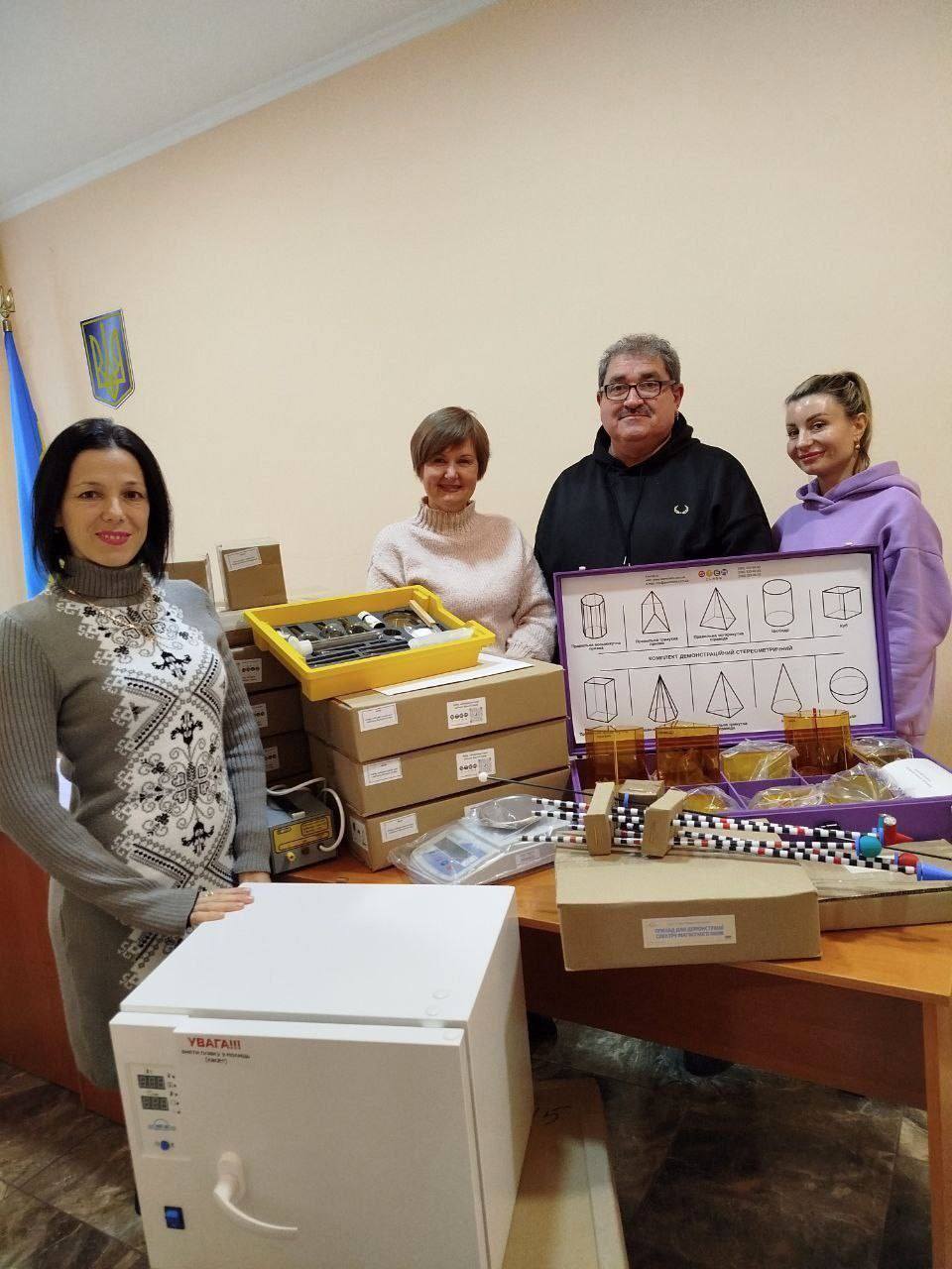 Напередодні Нового року 12 шкіл Арцизької громади отримали нове обладнання