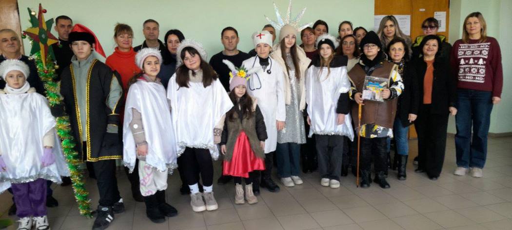 Різдвяний вертеп у Болграді: вихованці гуртка «Прем’єра» привітали установи громади та зібрали кошти для ЗСУ