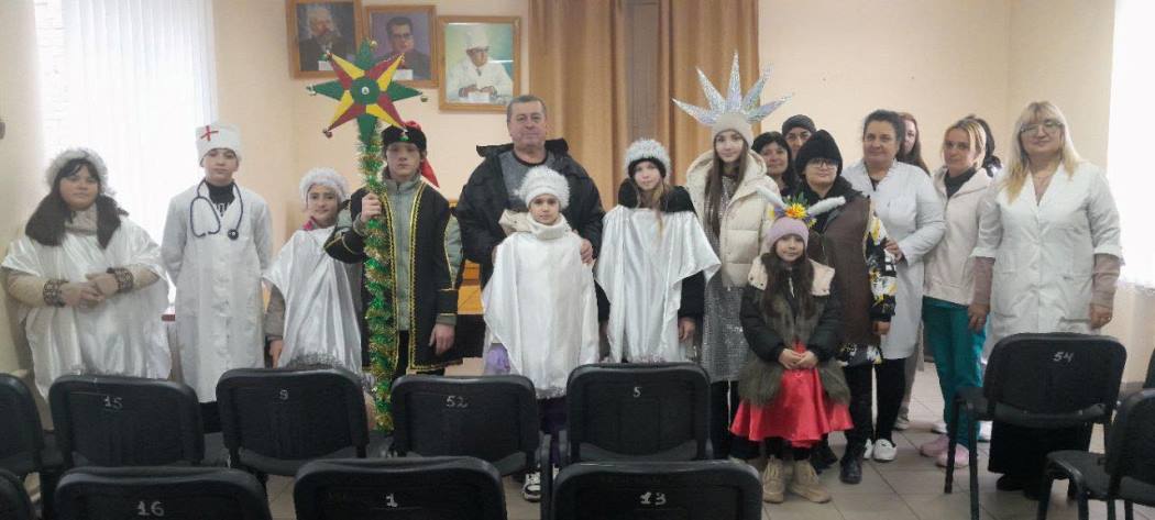 Різдвяний вертеп у Болграді: вихованці гуртка «Прем’єра» привітали установи громади та зібрали кошти для ЗСУ