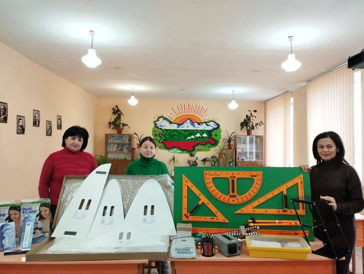 Напередодні Нового року 12 шкіл Арцизької громади отримали нове обладнання