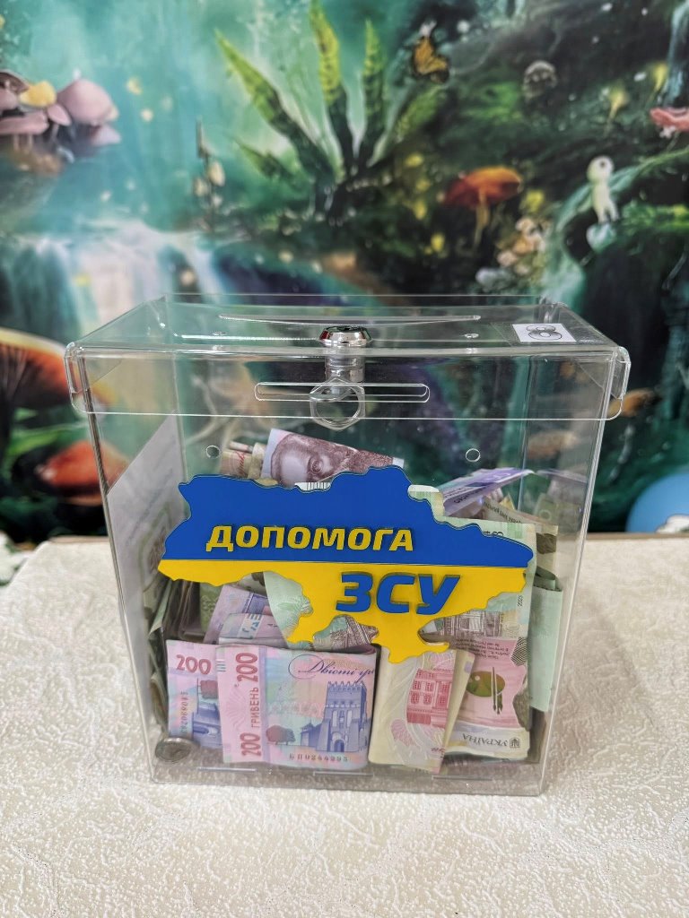 Різдвяний вертеп у Болграді: вихованці гуртка «Прем’єра» привітали установи громади та зібрали кошти для ЗСУ