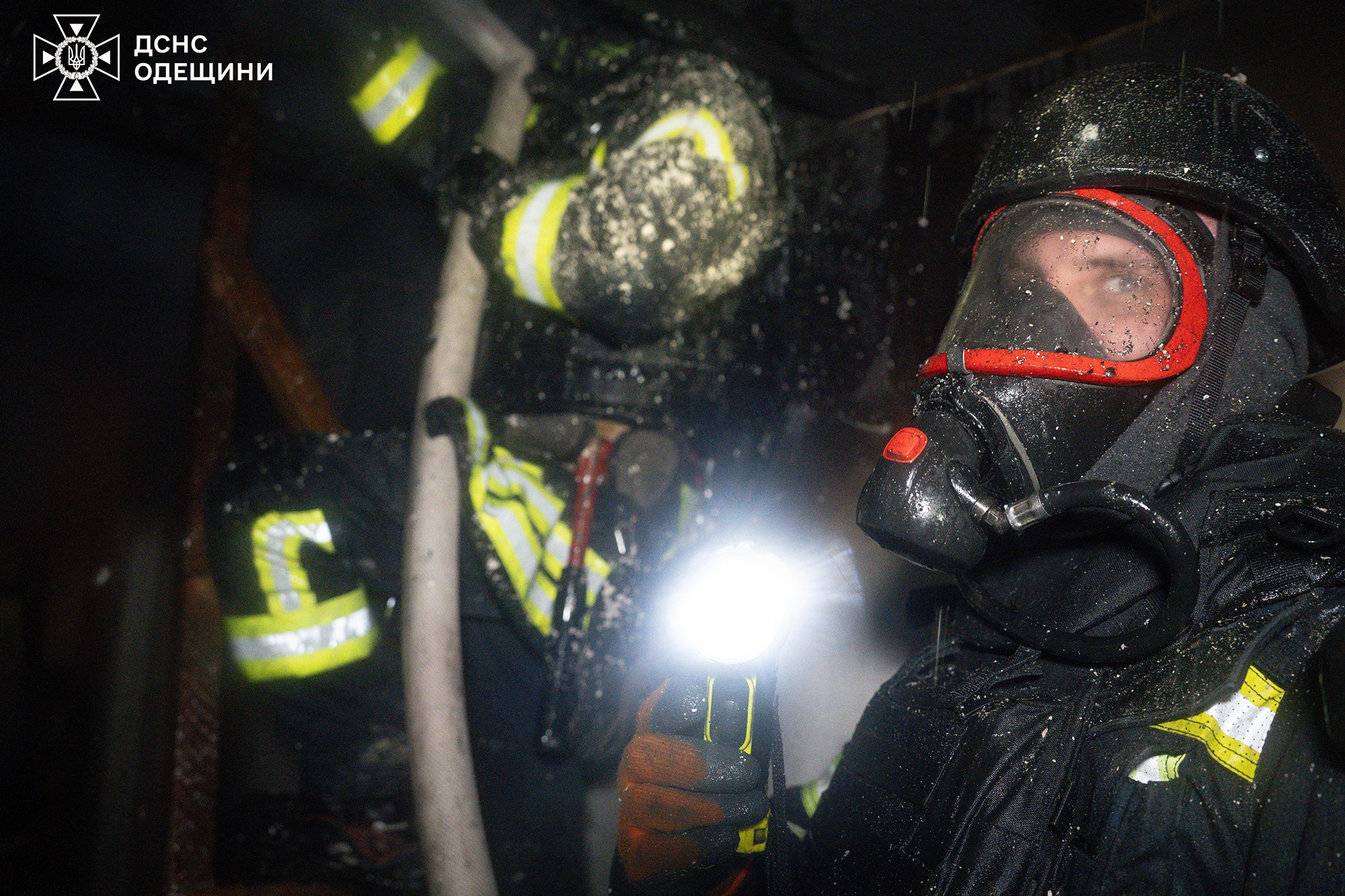 Вночі росія знову атакувала Одесу ударними безпілотниками: горів житловий будинок