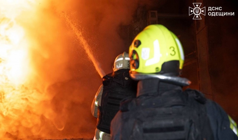 У ніч на 4 грудня ворог атакував Одесу ударними БПЛА: є постраждалі