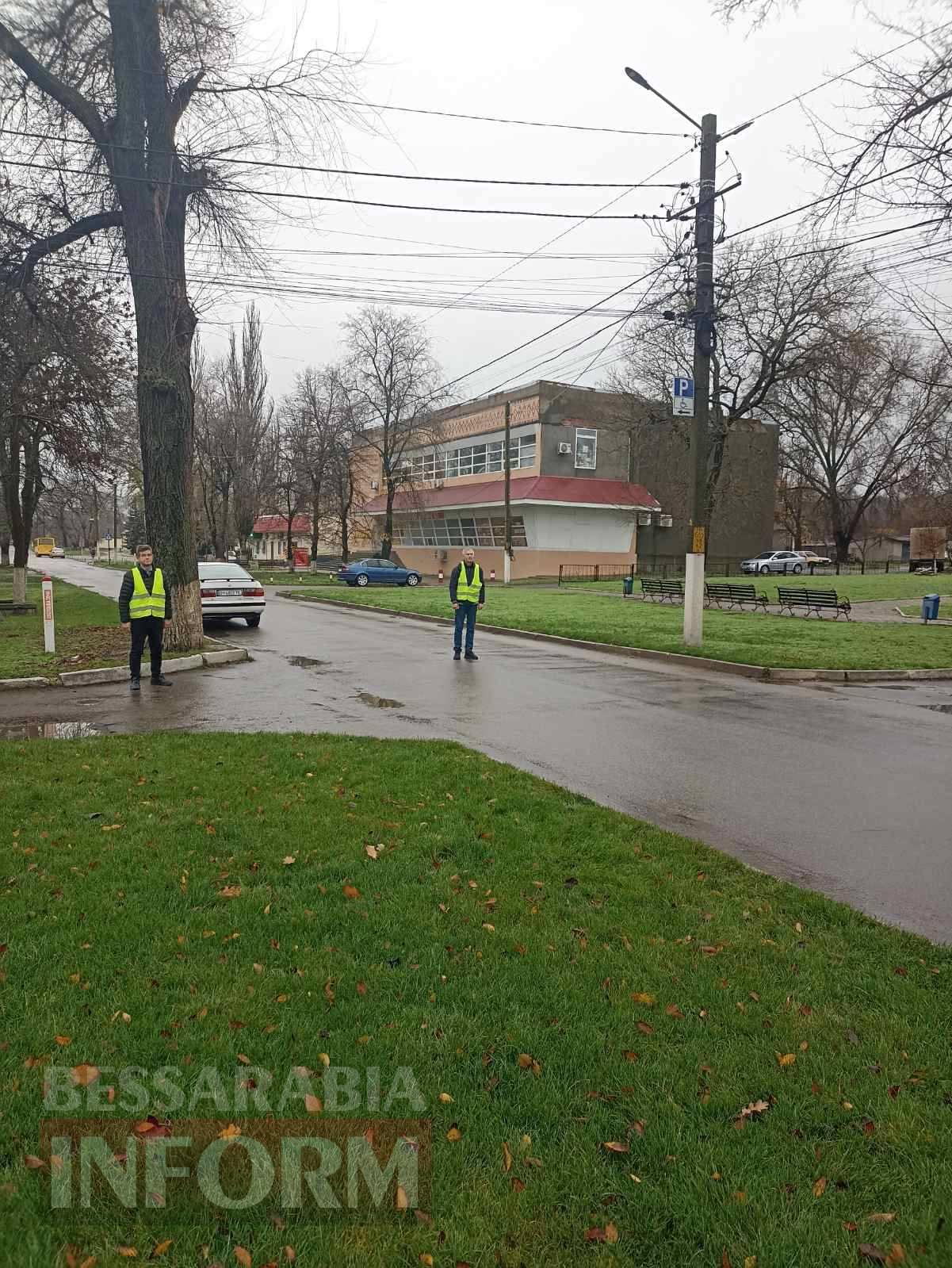 "Зупиніться на 60 секунд!": у Сараті біля Алеї Слави організували патрулювання під час хвилини мовчання