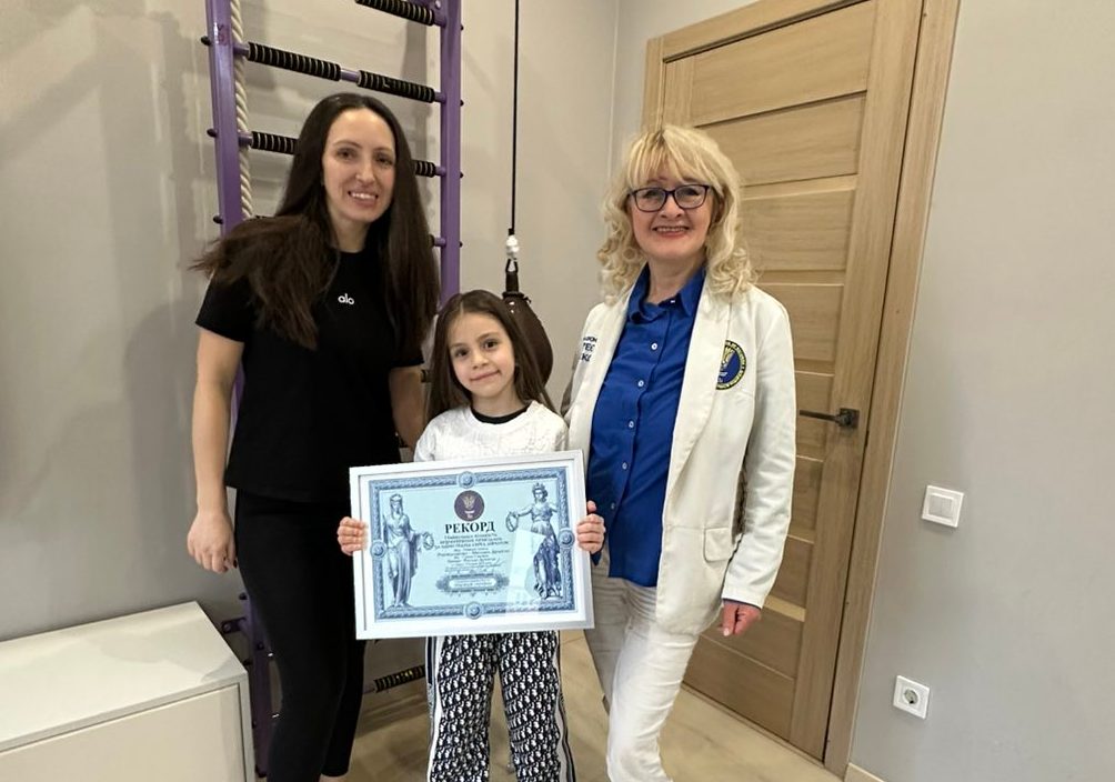 Новий рекорд України: в Одесі семирічна дівчинка присідає зі швидкістю блискавки