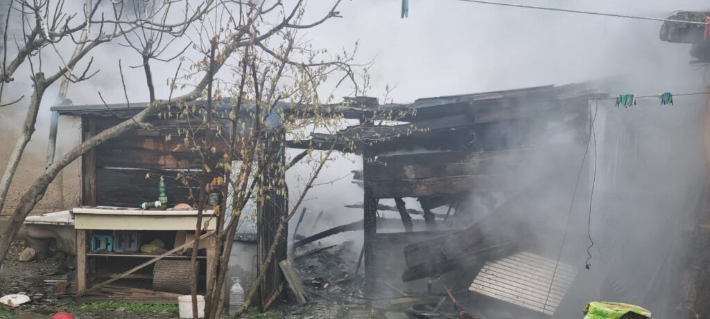 В Ізмаїлі рятувальники загасили пожежу в господарчій будівлі