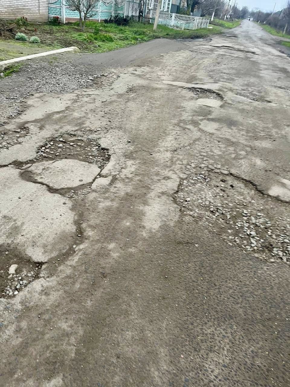 У селі Ізмаїльського району активісти закликають самотужки відремонтувати  стратегічну дорогу