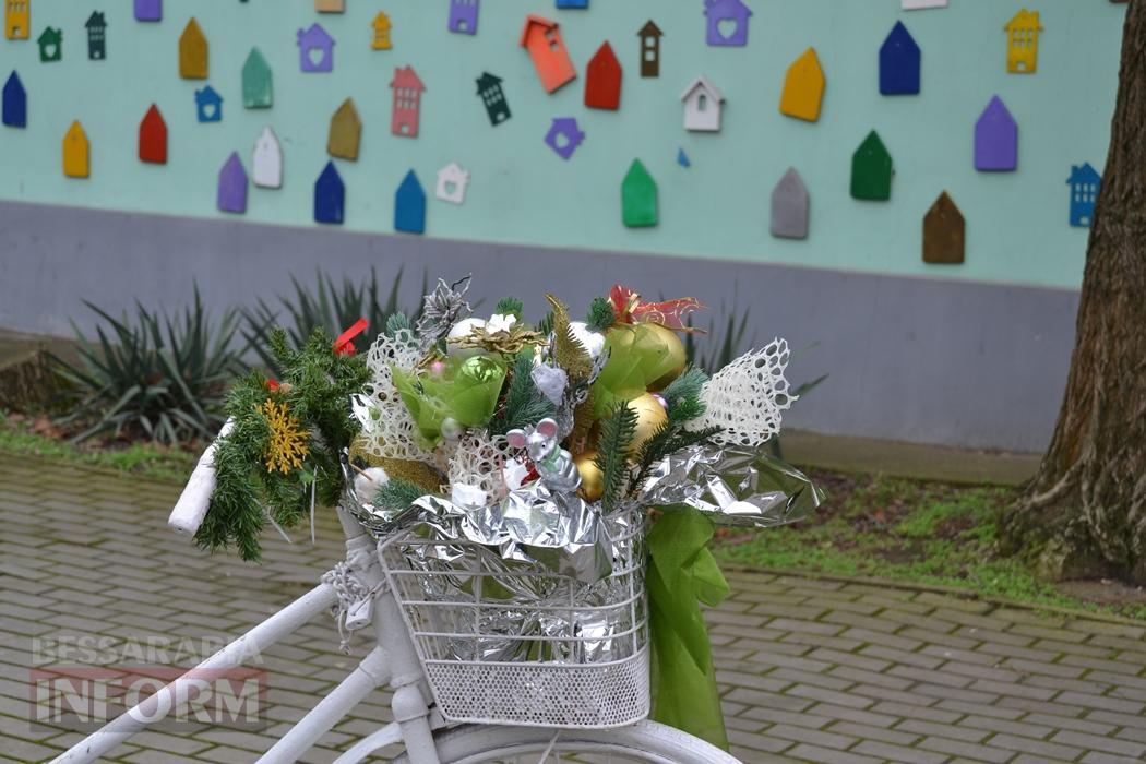 Попри важкі часи, Кілія по-особливому вдяглася у новорічне вбрання: фоторепортаж