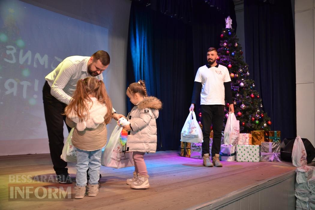 Тисячі дітей Кілійської громади отримали різдвяні подарунки від Олександра Дубового - триває традиційна акція "Фонда Добра та Любові"