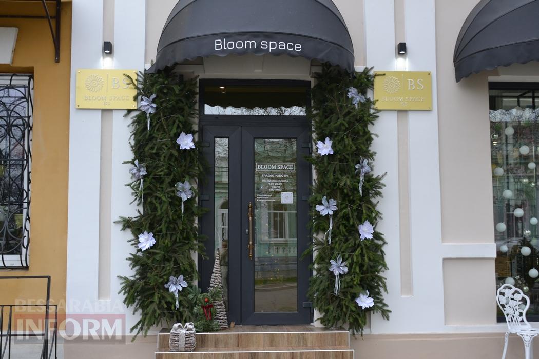 Попри важкі часи, Кілія по-особливому вдяглася у новорічне вбрання: фоторепортаж