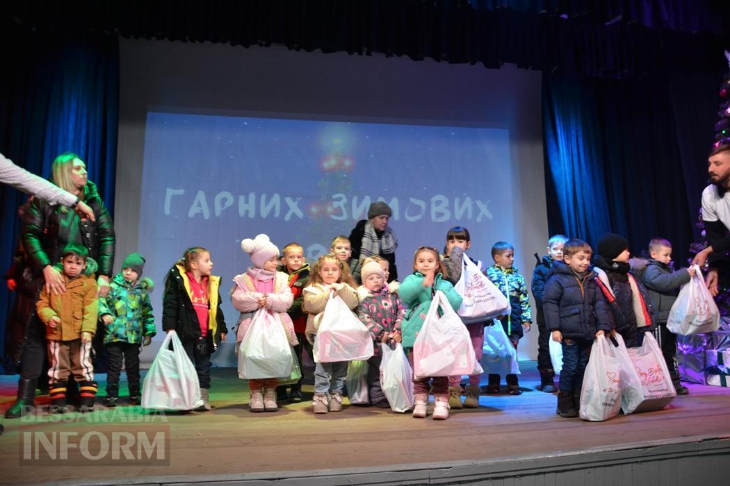 Тисячі дітей Кілійської громади отримали різдвяні подарунки від Олександра Дубового - триває традиційна акція "Фонда Добра та Любові"