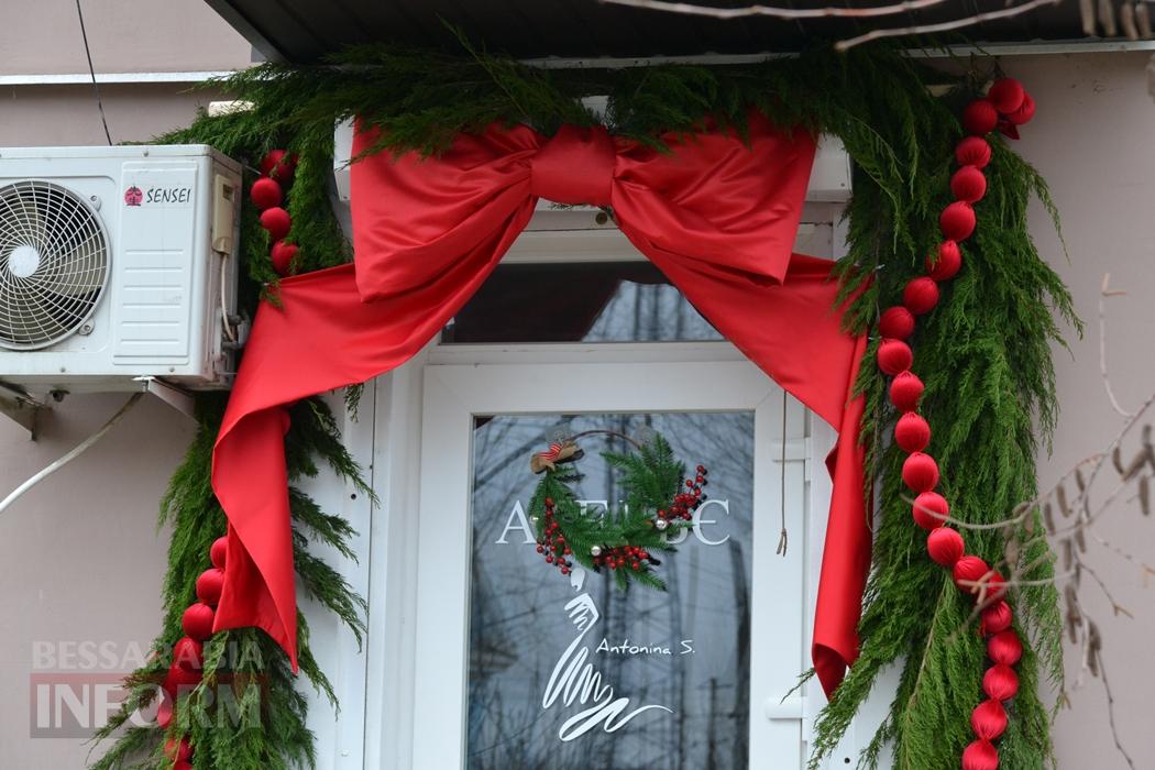 Попри важкі часи, Кілія по-особливому вдяглася у новорічне вбрання: фоторепортаж