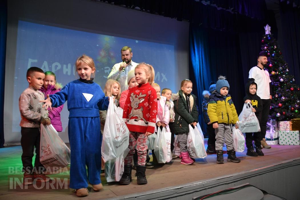 Тисячі дітей Кілійської громади отримали різдвяні подарунки від Олександра Дубового - триває традиційна акція "Фонда Добра та Любові"