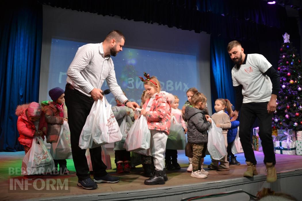 Тисячі дітей Кілійської громади отримали різдвяні подарунки від Олександра Дубового - триває традиційна акція "Фонда Добра та Любові"