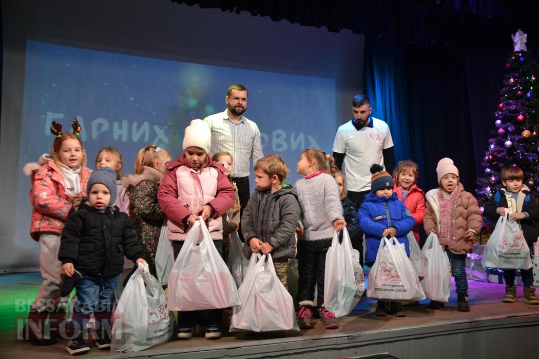 Тисячі дітей Кілійської громади отримали різдвяні подарунки від Олександра Дубового - триває традиційна акція "Фонда Добра та Любові"