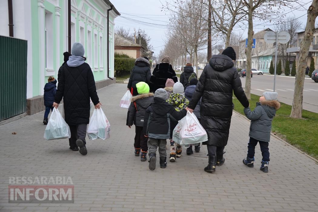 Тисячі дітей Кілійської громади отримали різдвяні подарунки від Олександра Дубового - триває традиційна акція "Фонда Добра та Любові"
