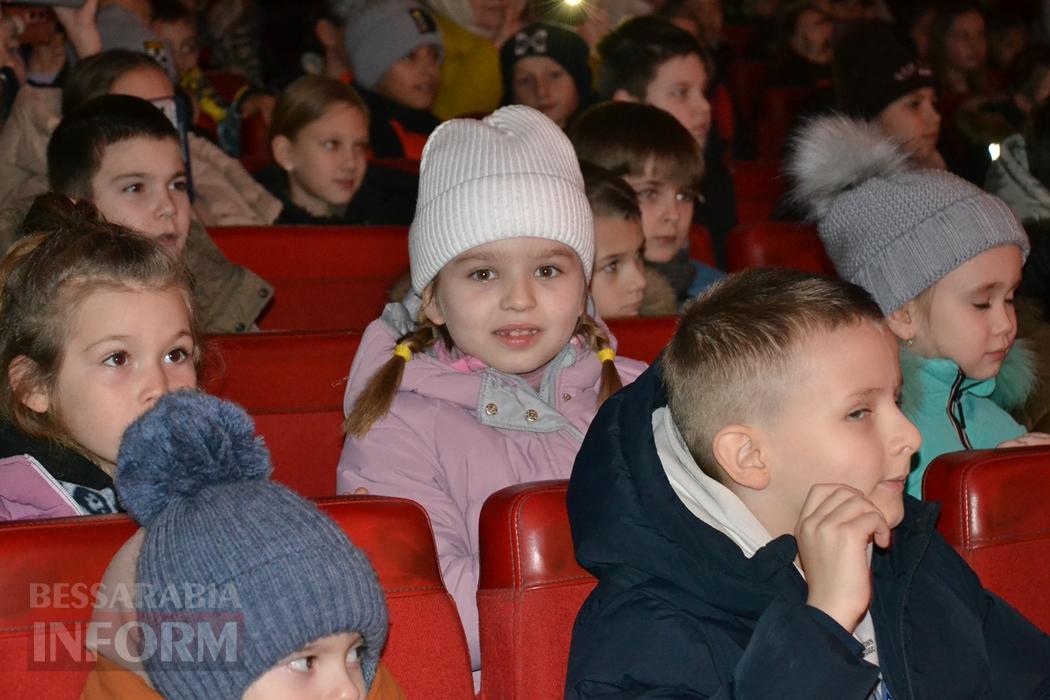 Тисячі дітей Кілійської громади отримали різдвяні подарунки від Олександра Дубового - триває традиційна акція "Фонда Добра та Любові"