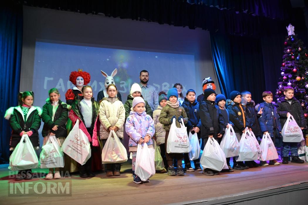 Тисячі дітей Кілійської громади отримали різдвяні подарунки від Олександра Дубового - триває традиційна акція "Фонда Добра та Любові"