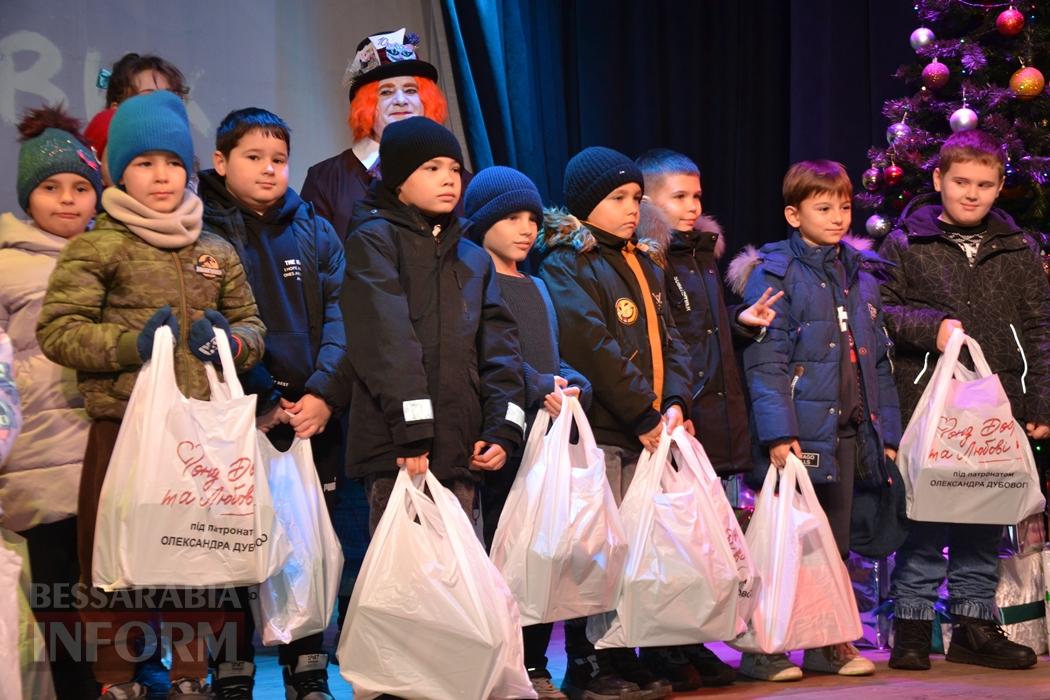 Тисячі дітей Кілійської громади отримали різдвяні подарунки від Олександра Дубового - триває традиційна акція "Фонда Добра та Любові"