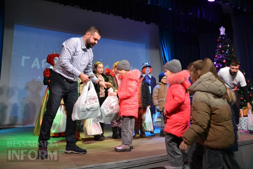 Тисячі дітей Кілійської громади отримали різдвяні подарунки від Олександра Дубового - триває традиційна акція "Фонда Добра та Любові"