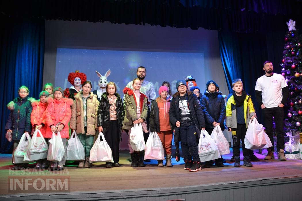 Тисячі дітей Кілійської громади отримали різдвяні подарунки від Олександра Дубового - триває традиційна акція "Фонда Добра та Любові"