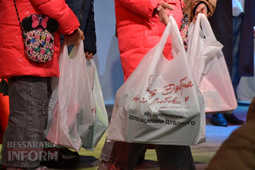 Тисячі дітей Кілійської громади отримали різдвяні подарунки від Олександра Дубового - триває традиційна акція "Фонда Добра та Любові"