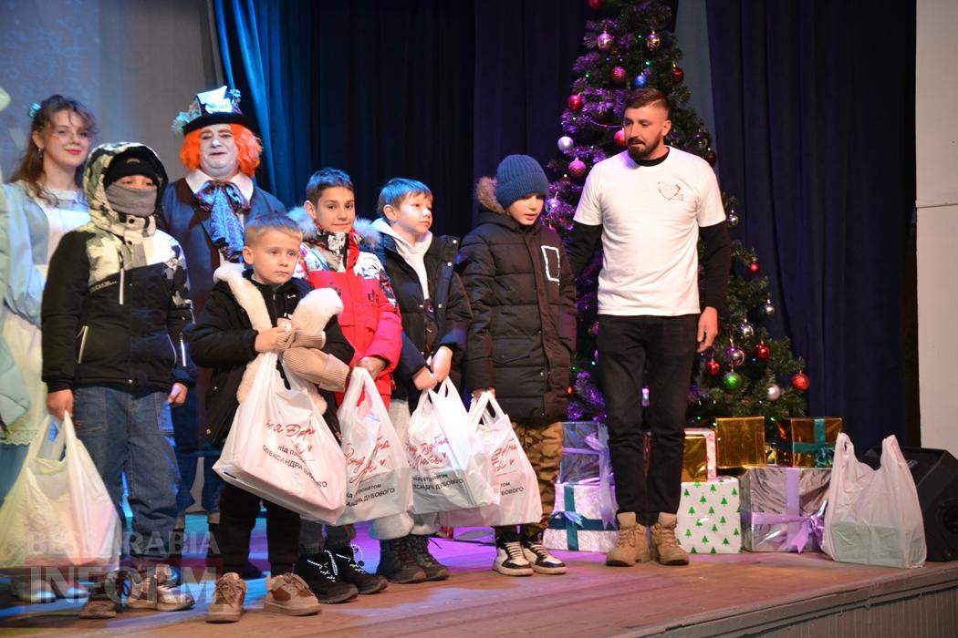 Тисячі дітей Кілійської громади отримали різдвяні подарунки від Олександра Дубового - триває традиційна акція "Фонда Добра та Любові"