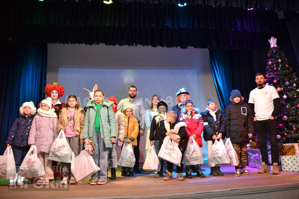 Тисячі дітей Кілійської громади отримали різдвяні подарунки від Олександра Дубового - триває традиційна акція "Фонда Добра та Любові"