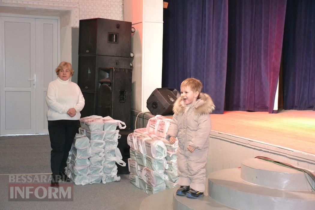 Тисячі дітей Кілійської громади отримали різдвяні подарунки від Олександра Дубового - триває традиційна акція "Фонда Добра та Любові"