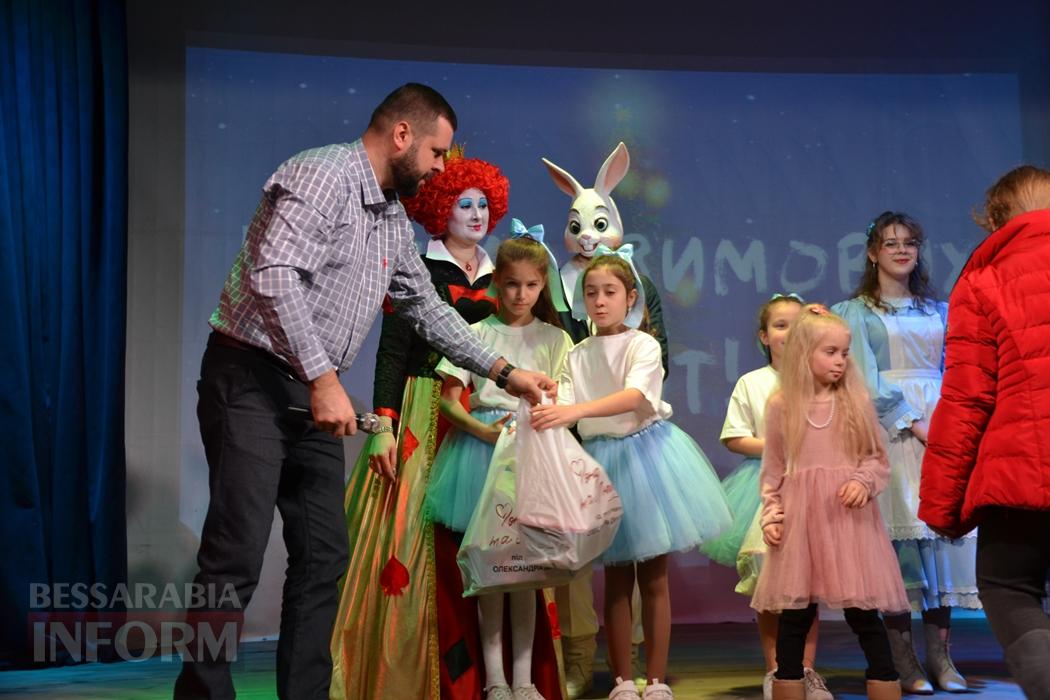 Тисячі дітей Кілійської громади отримали різдвяні подарунки від Олександра Дубового - триває традиційна акція "Фонда Добра та Любові"