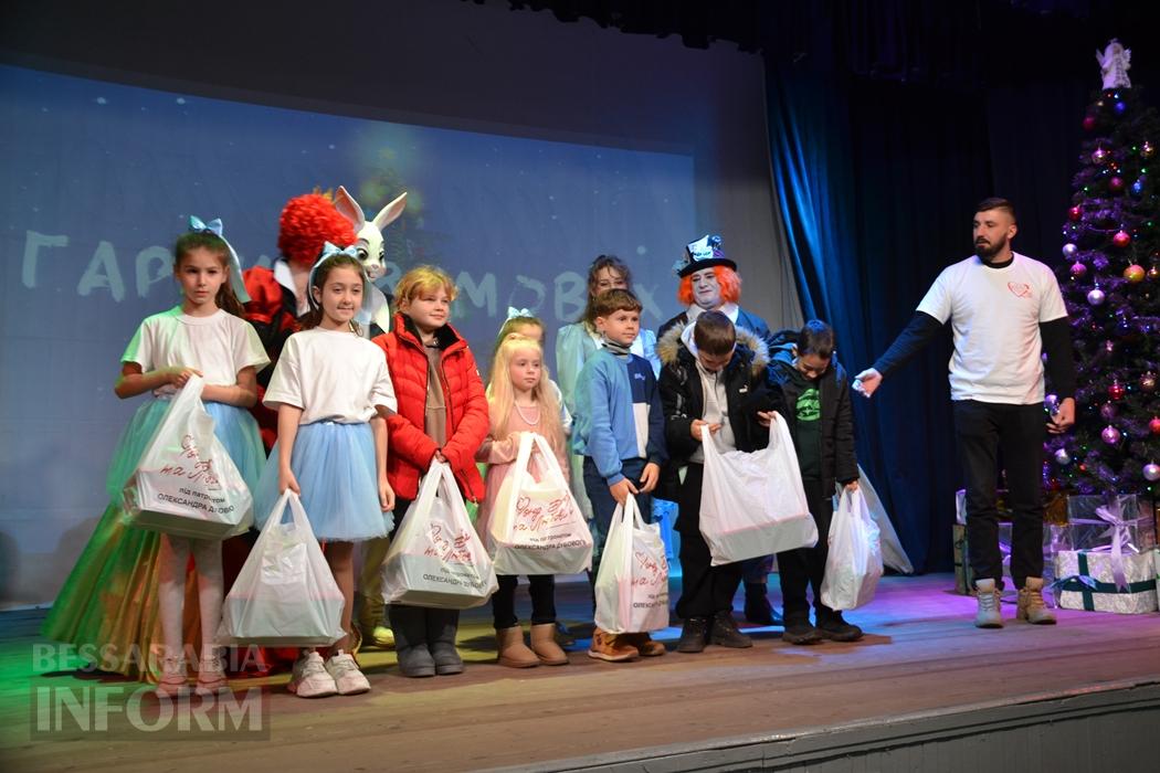 Тисячі дітей Кілійської громади отримали різдвяні подарунки від Олександра Дубового - триває традиційна акція "Фонда Добра та Любові"