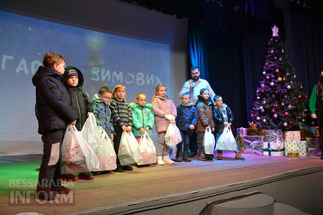 Тисячі дітей Кілійської громади отримали різдвяні подарунки від Олександра Дубового - триває традиційна акція "Фонда Добра та Любові"