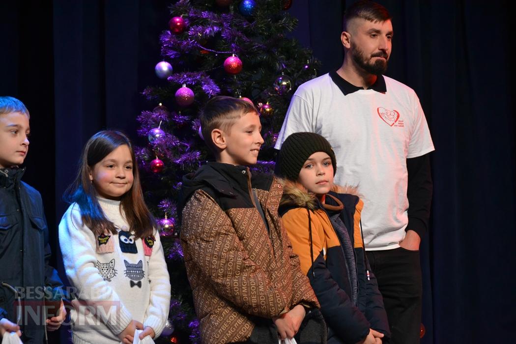 Тисячі дітей Кілійської громади отримали різдвяні подарунки від Олександра Дубового - триває традиційна акція "Фонда Добра та Любові"